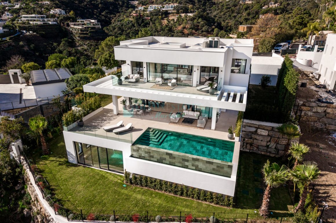 Villa for sale in  El Madroñal, Benahavis