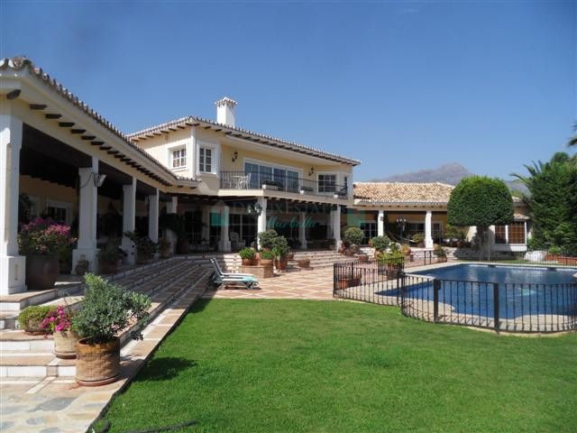 Villa for sale in  La Quinta, Benahavis