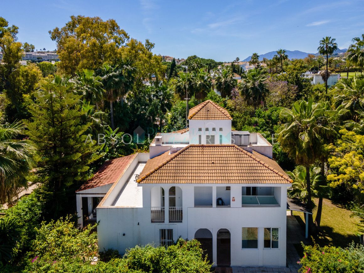 Villa in Nueva Andalucia