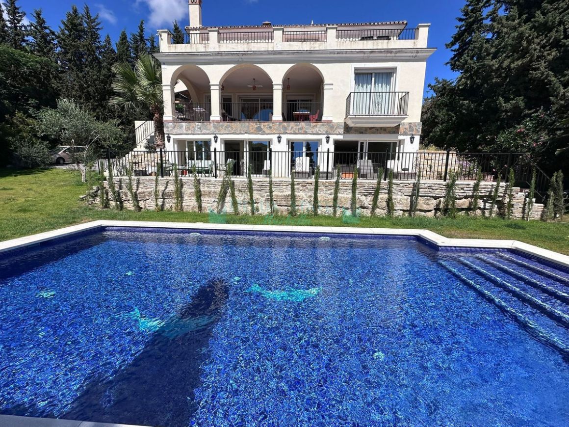 Villa in Nueva Andalucia