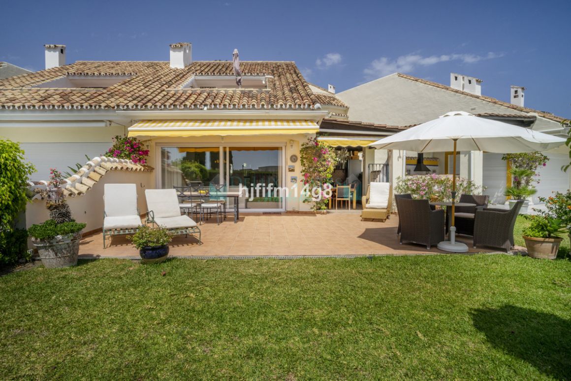 Town House for sale in Nueva Andalucia