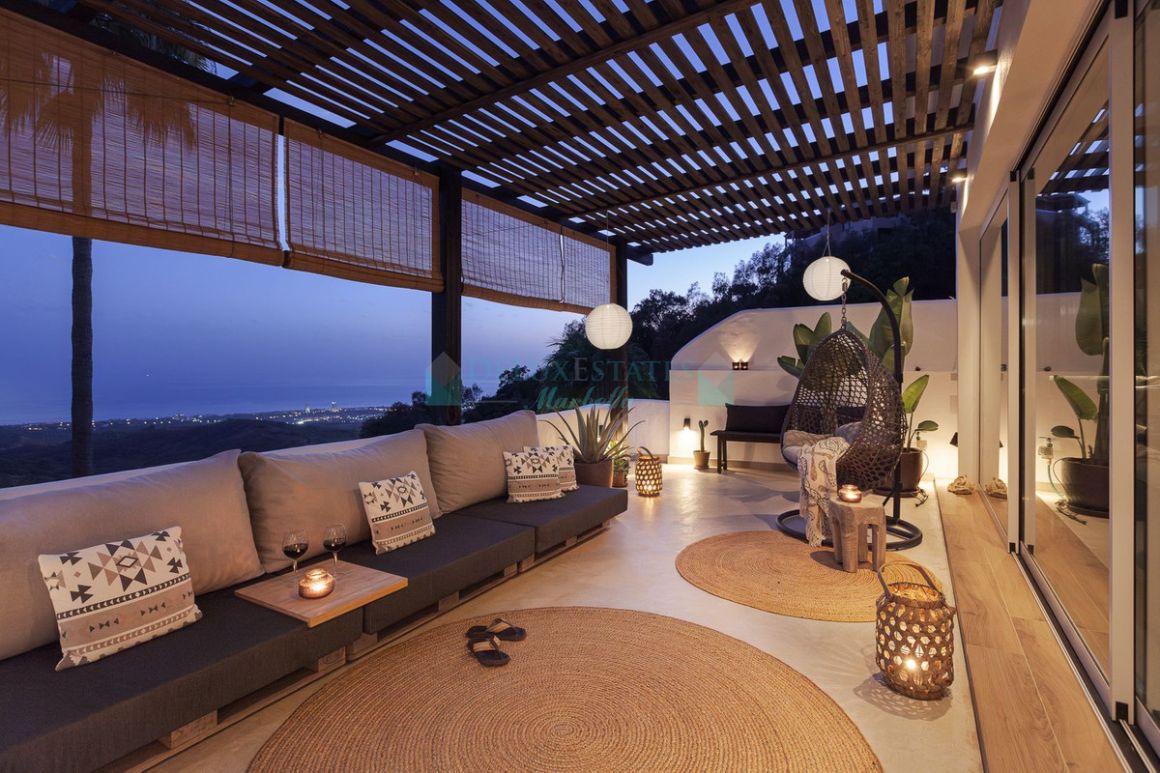 Penthouse for sale in  La Mairena, Marbella East