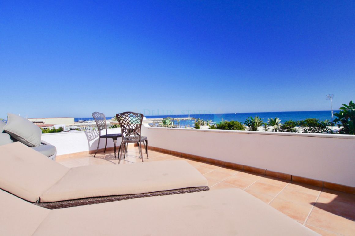 Penthouse for sale in  Cabopino, Marbella East