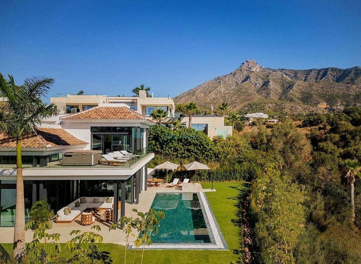 Villa for sale in Marbella Golden Mile