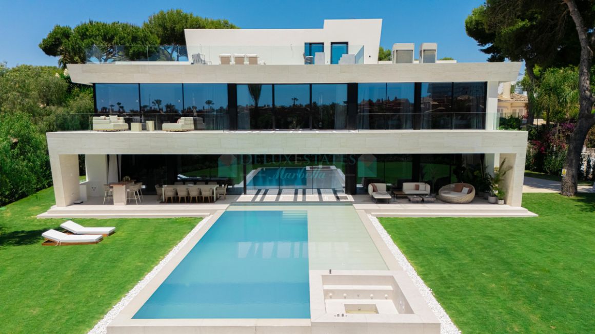 Villa in Los Monteros, Marbella East