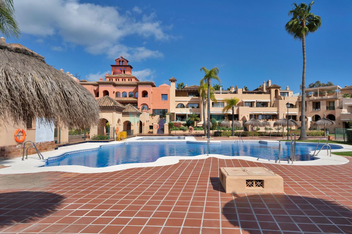 Ground Floor Apartment for sale in Estepona
