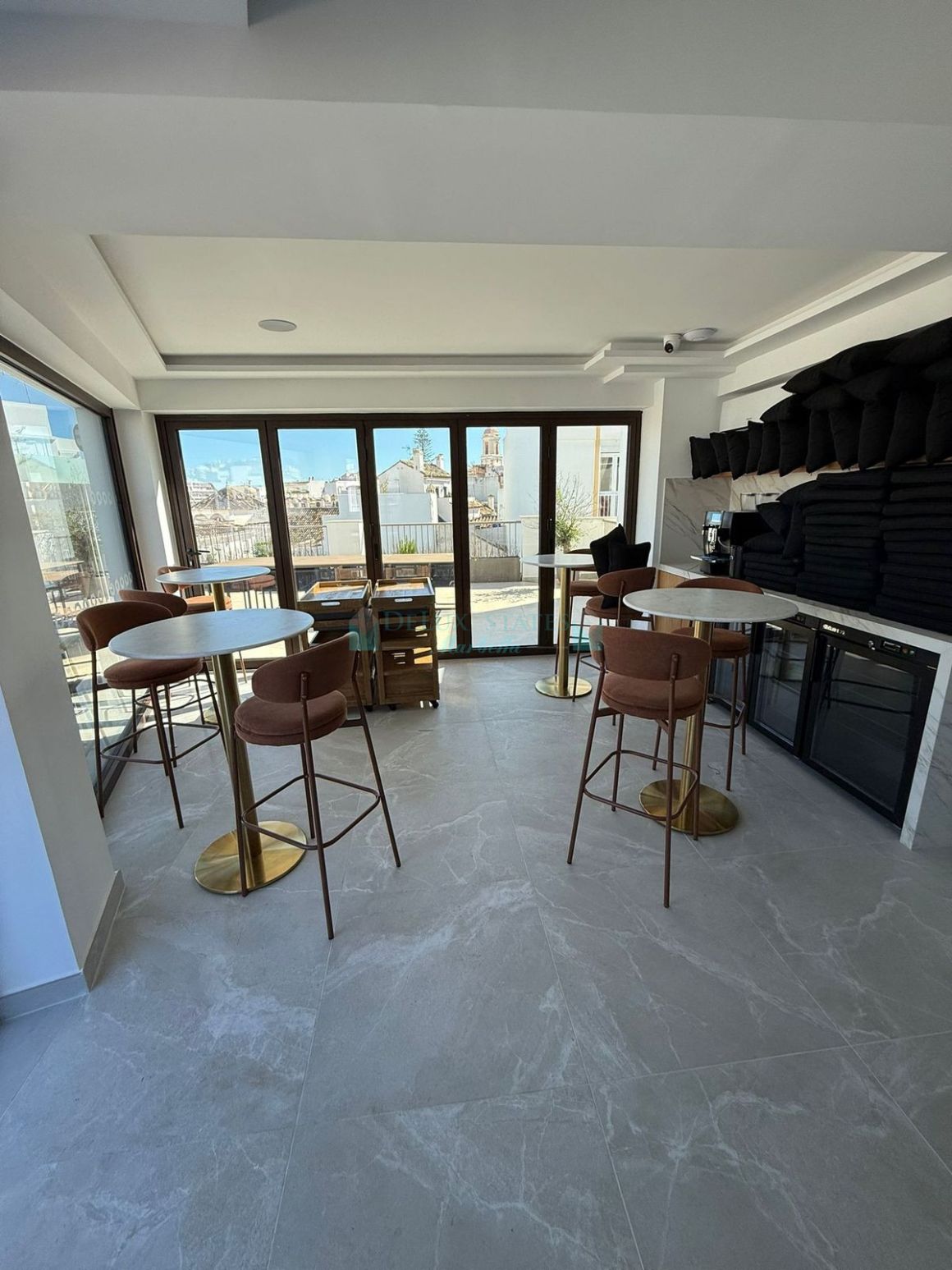 Bar for sale in Estepona