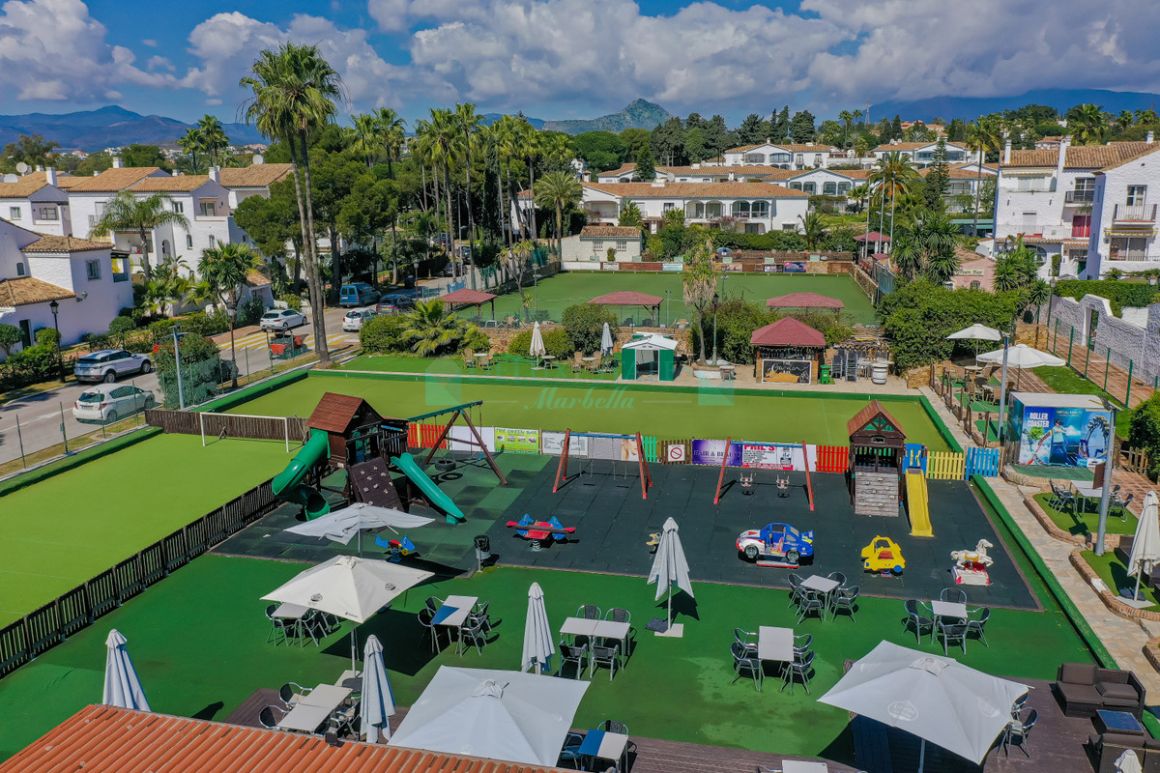 Bar for sale in  El Paraiso, Estepona