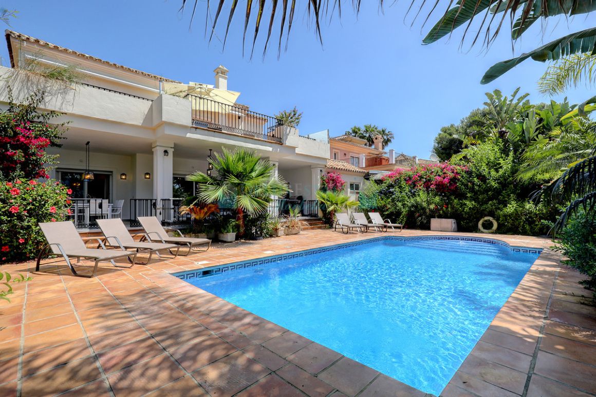 Villa en alquiler en  Cabopino, Marbella Este