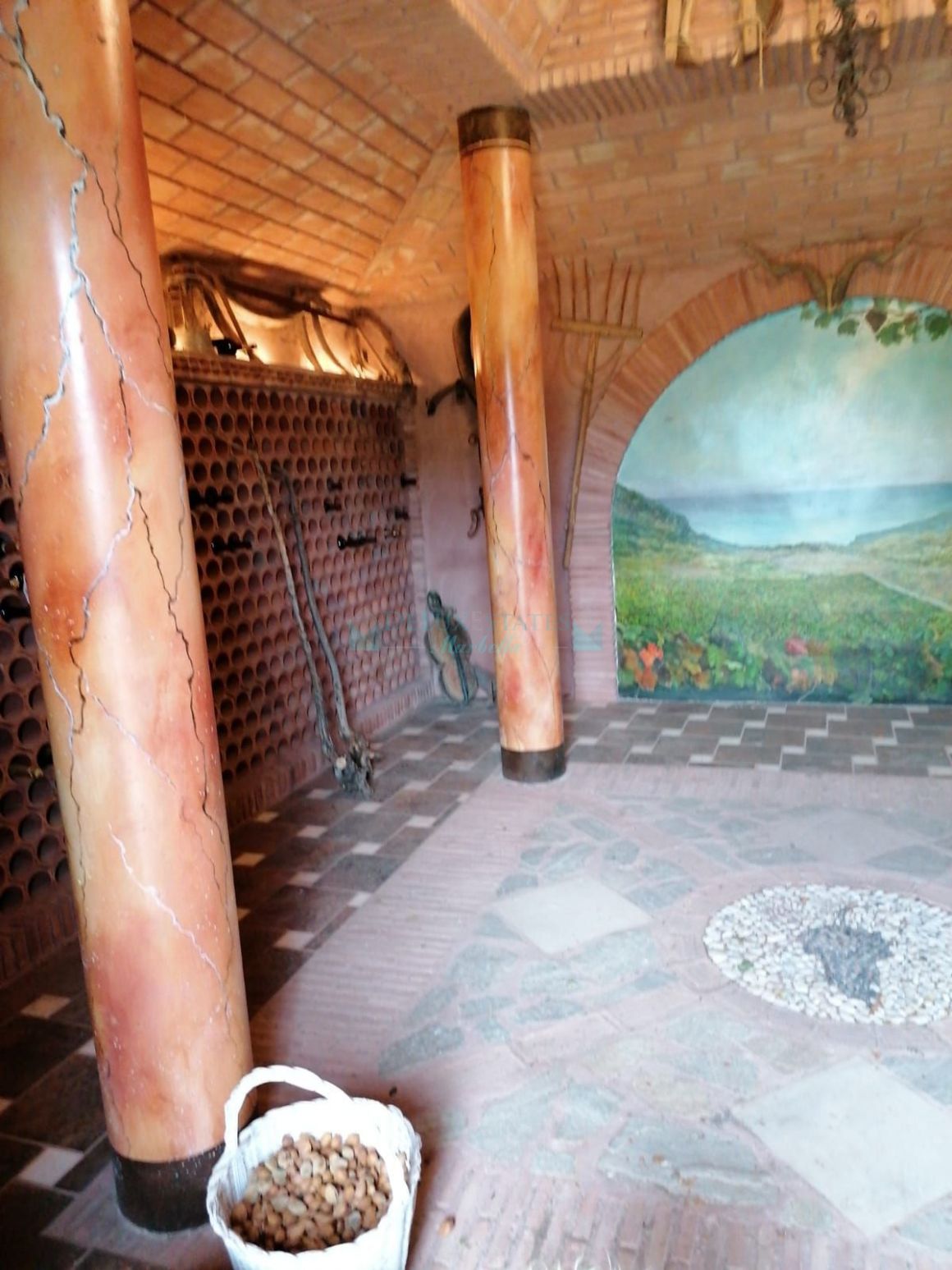 Villa for sale in  Selwo, Estepona