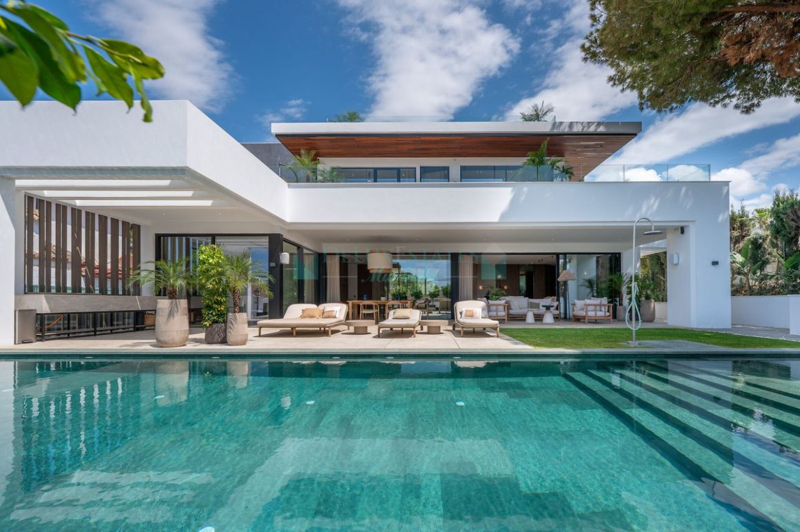 Villa for sale in  Marbesa, Marbella East