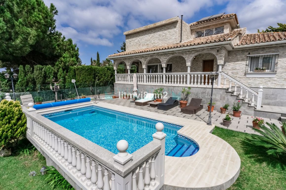 Villa for sale in  Artola, Marbella East