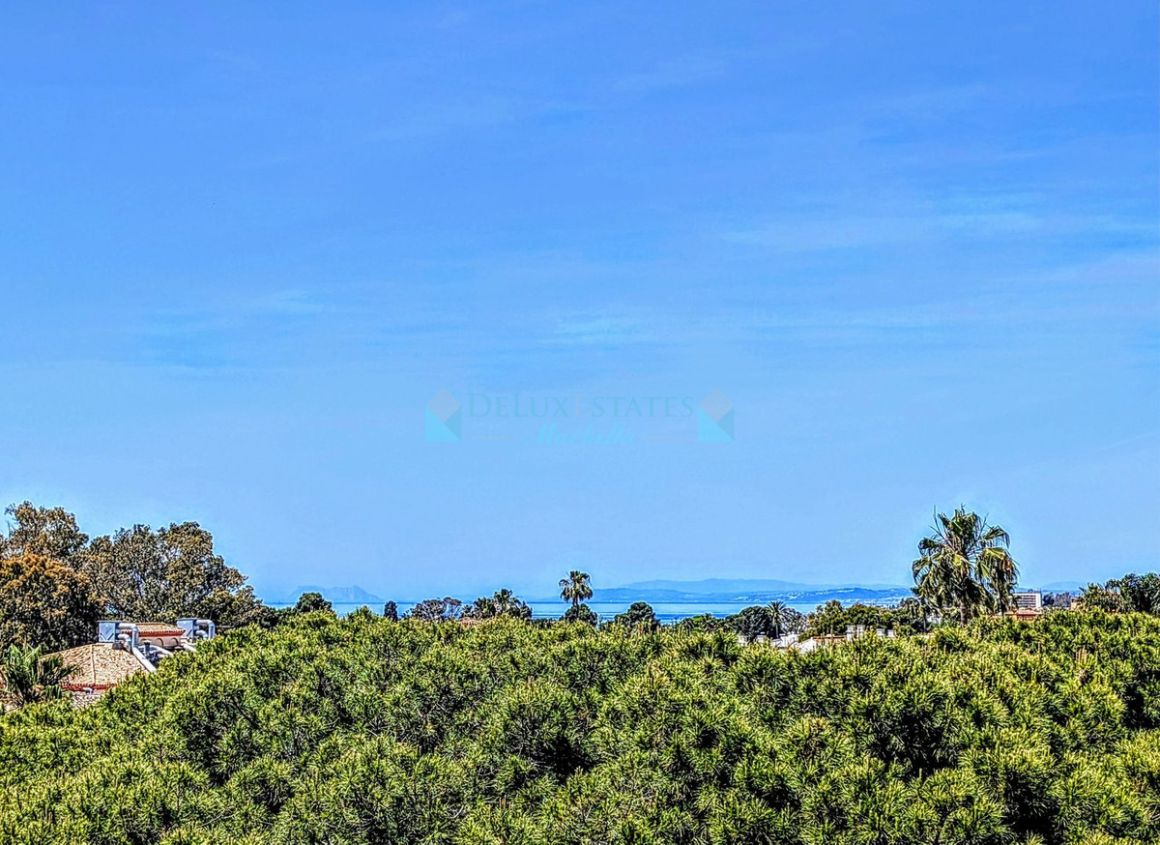 Penthouse for sale in  New Golden Mile, Estepona