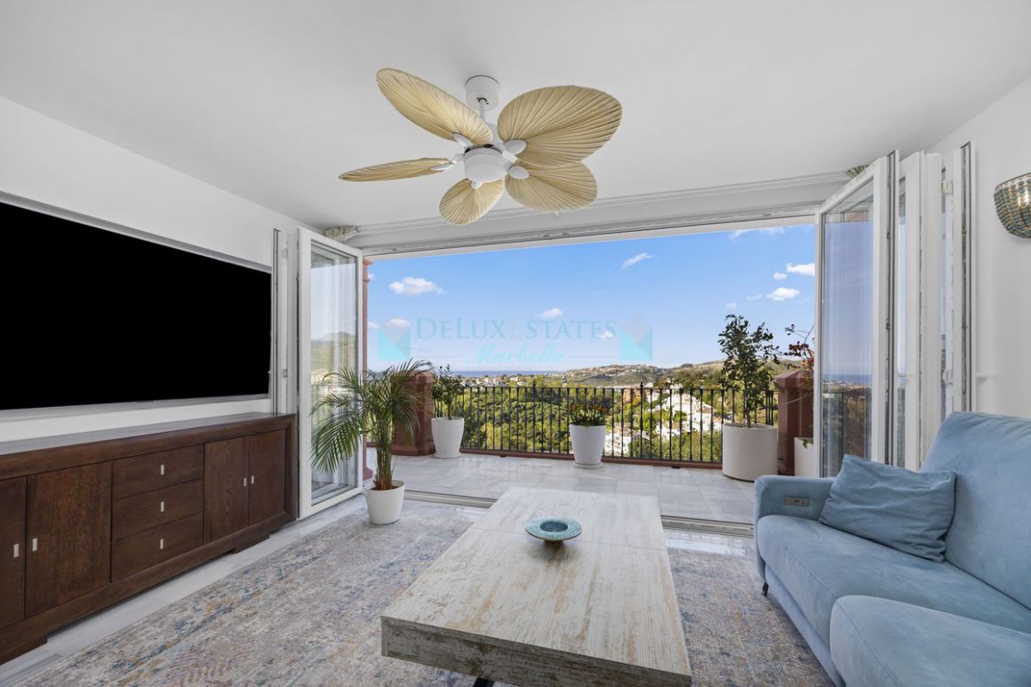 Ground Floor Apartment for sale in  Monte Halcones, Benahavis