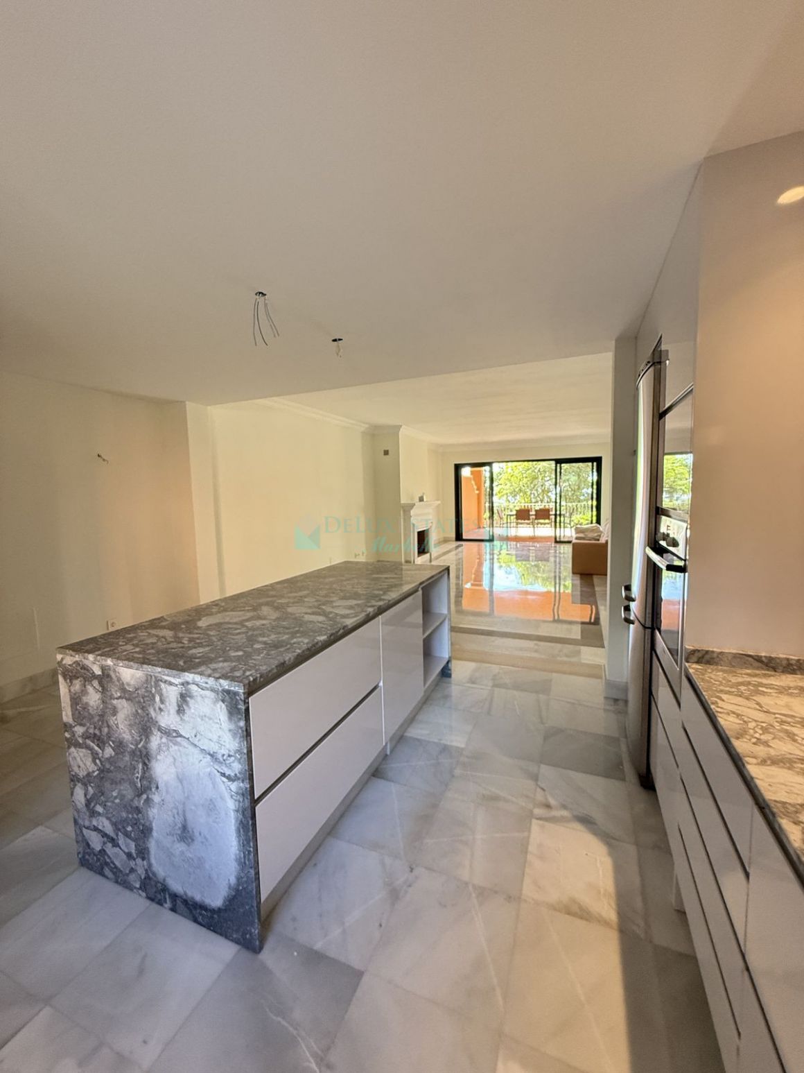 Ground Floor Apartment for sale in Benahavis