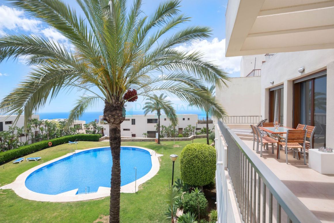 Apartment for sale in  Los Altos de los Monteros, Marbella East