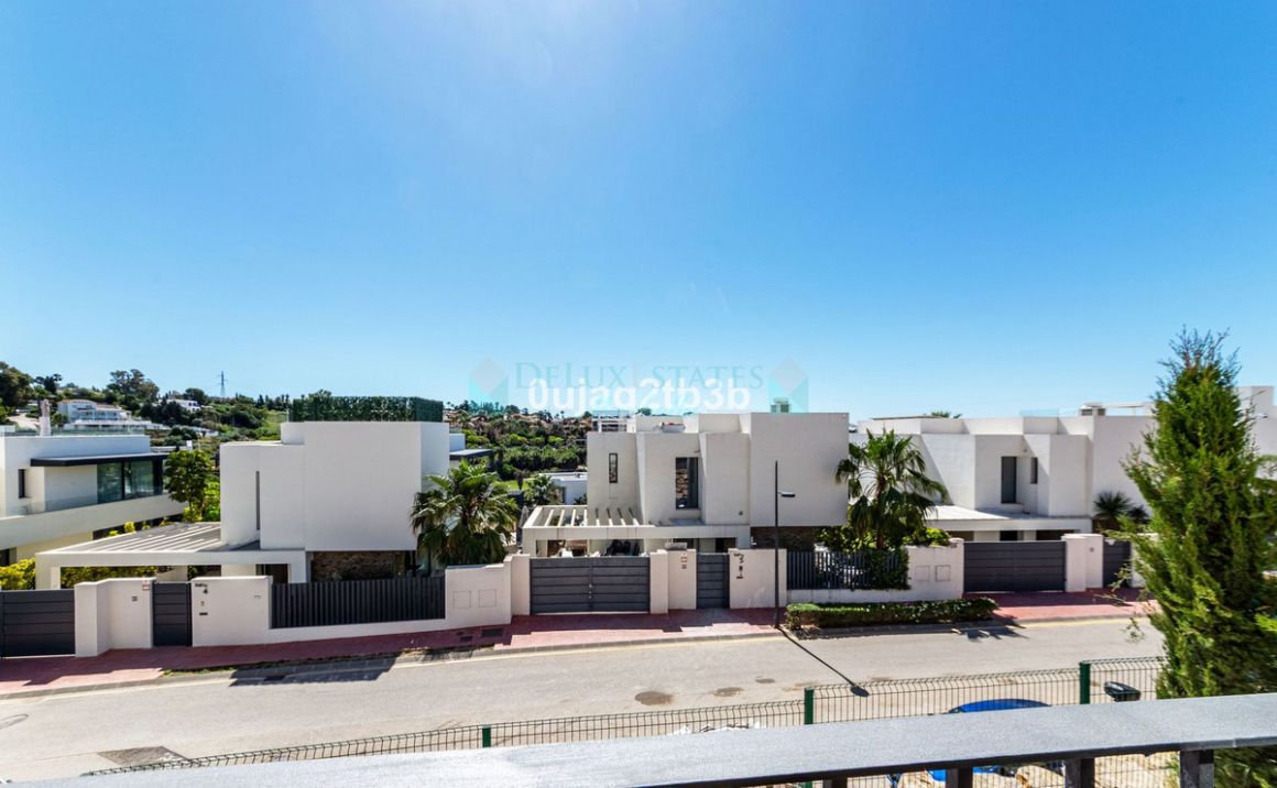 Town House for rent in  El Paraiso, Estepona