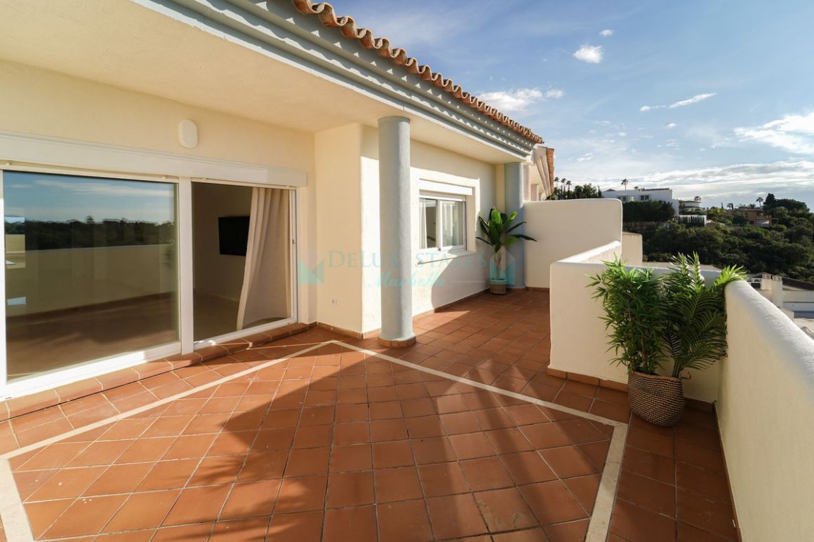 Penthouse for sale in  Elviria, Marbella East