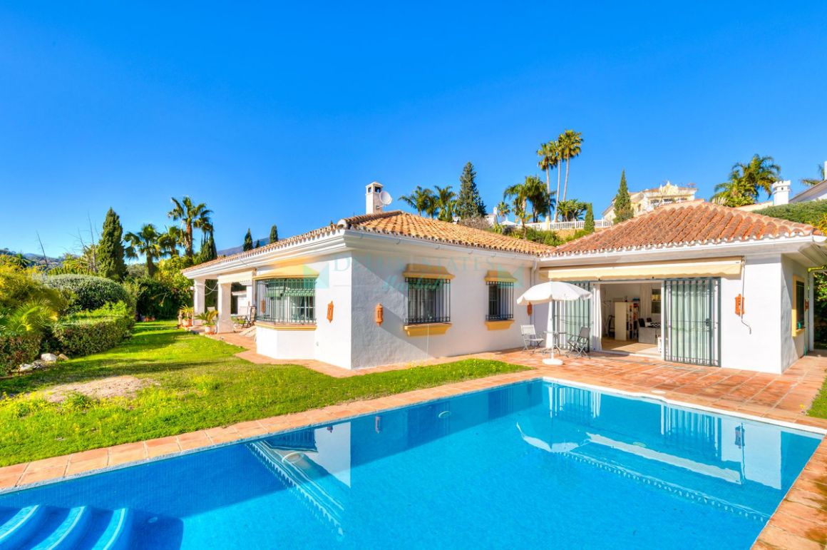 Villa for sale in Benahavis