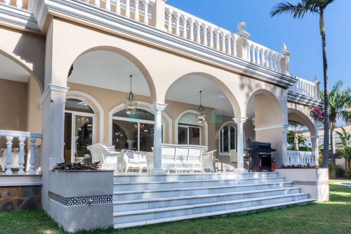 Villa in New Golden Mile, Estepona