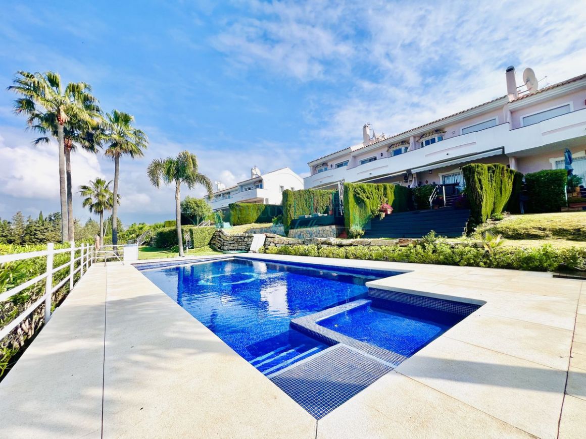 Town House for sale in Estepona