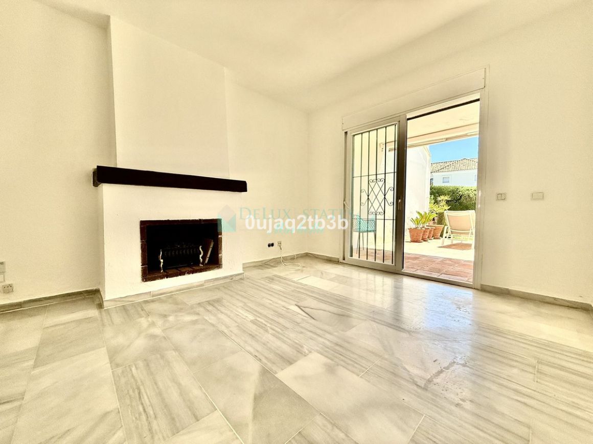 Ground Floor Apartment for sale in Nueva Andalucia