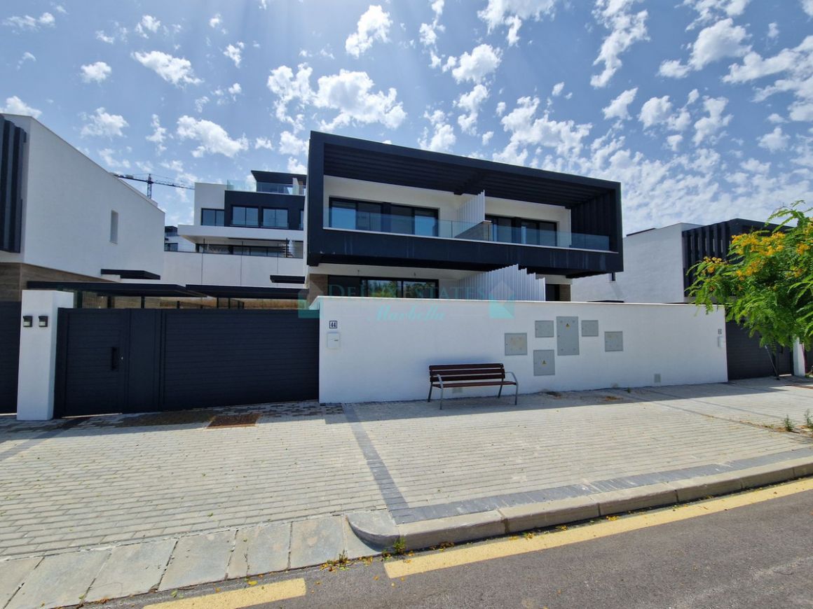 Semi Detached Villa in Atalaya, Estepona