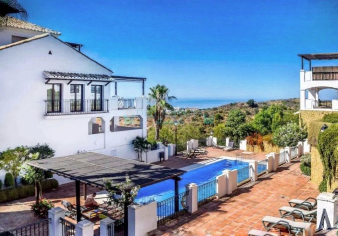 Ático en venta en  Los Altos de los Monteros, Marbella Este