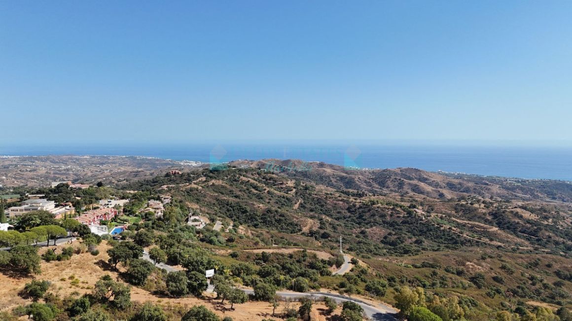Plot in La Mairena, Marbella East