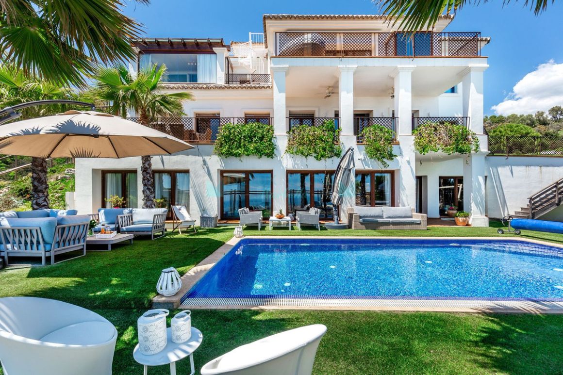 Villa for sale in Benahavis