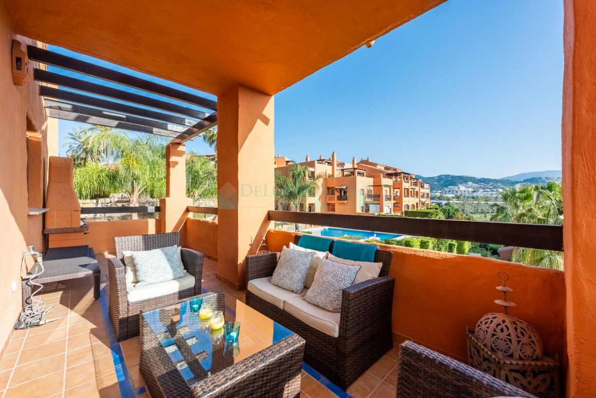 Apartment for sale in Benahavis