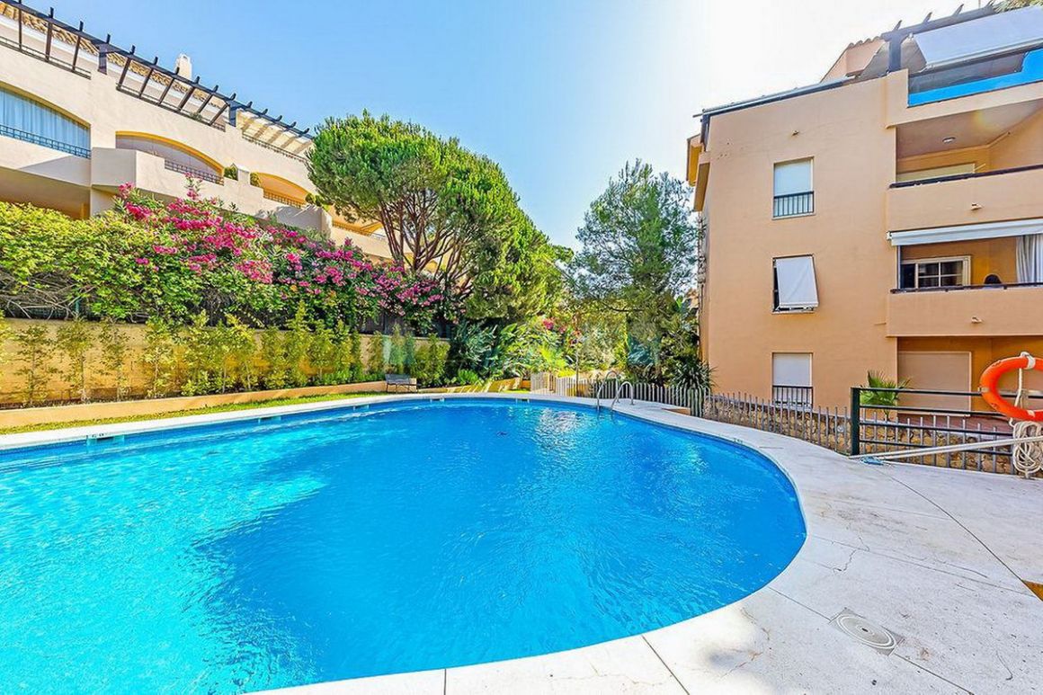 Apartment in Elviria, Marbella East