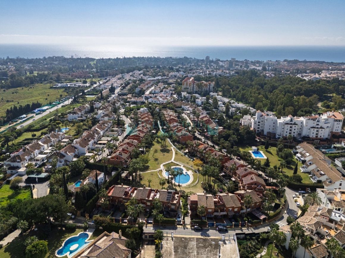 Town House for sale in  Atalaya, Estepona