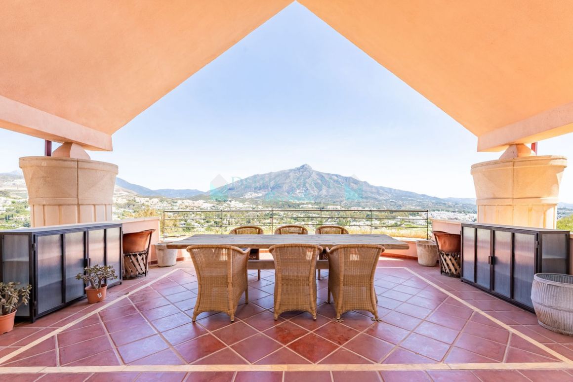 Penthouse for sale in Nueva Andalucia