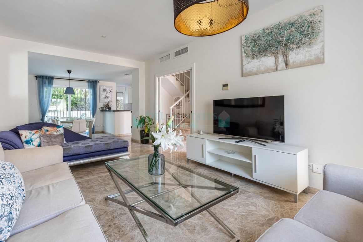 Semi Detached Villa in Nueva Andalucia