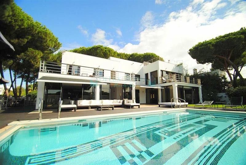 Villa for sale in  Cabopino, Marbella East