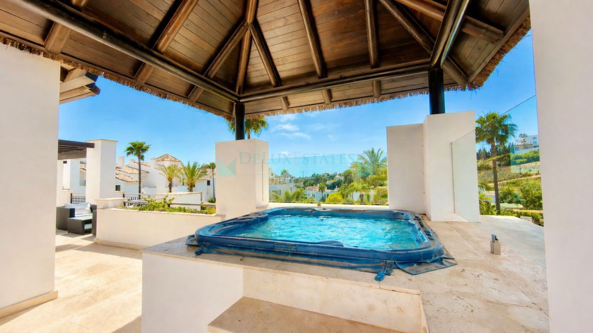 Penthouse for rent in  El Paraiso, Estepona