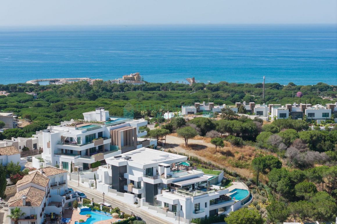 Apartment in Cabopino, Marbella East