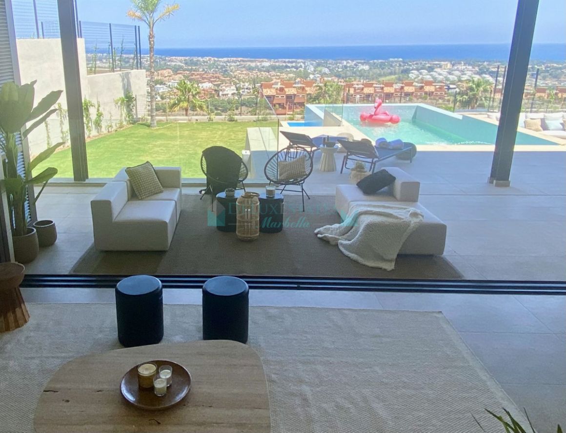 Villa for sale in Benahavis