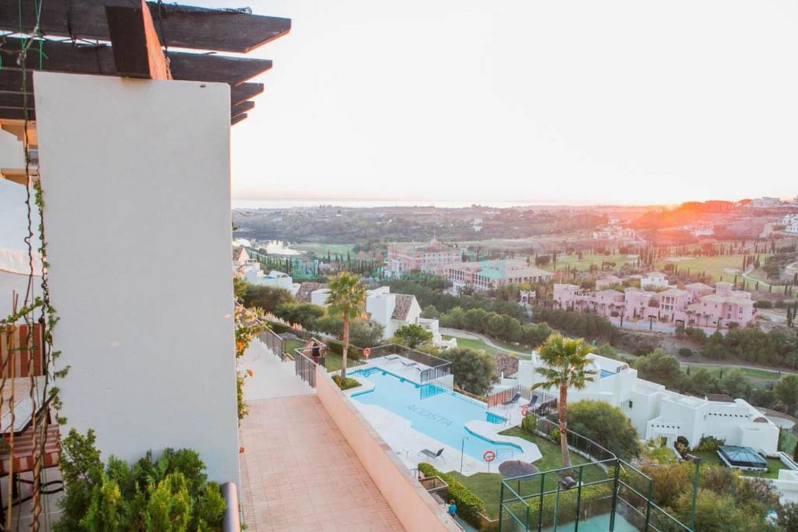 Apartment for sale in Benahavis