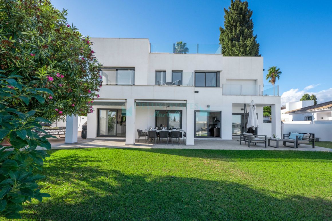 Villa in Nueva Andalucia