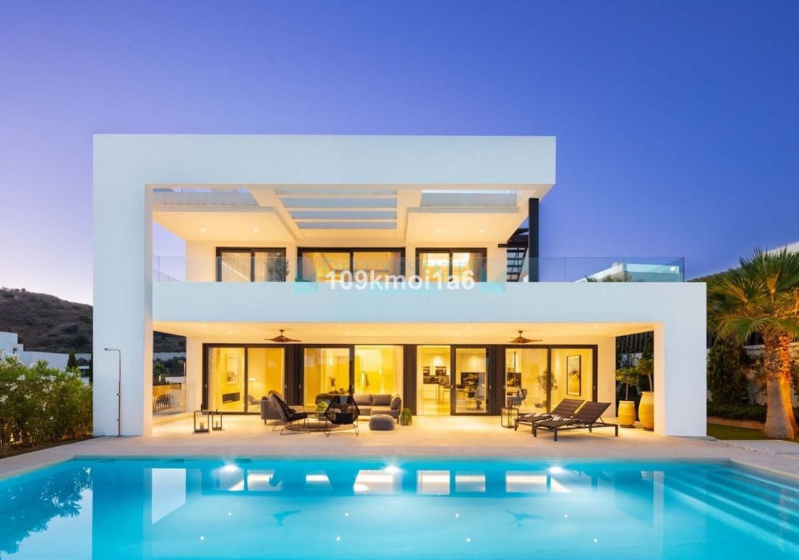 Villa for rent in Nueva Andalucia