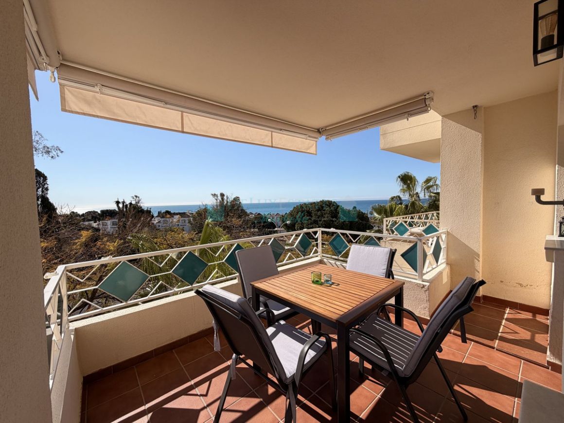 Apartamento en venta en  Costabella, Marbella Este