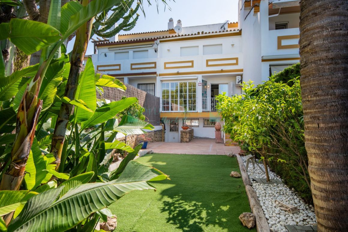 Town House for sale in Estepona