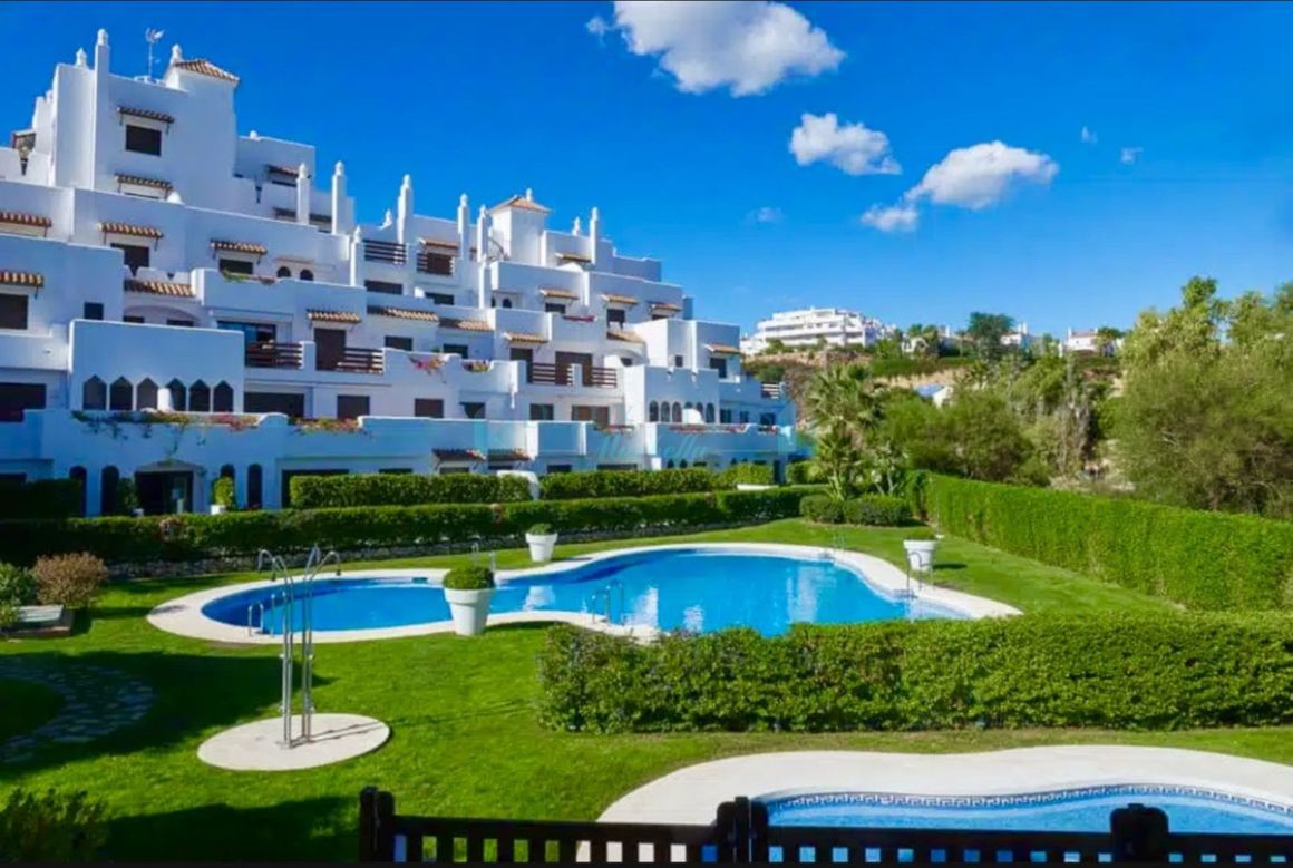 Apartment for sale in  New Golden Mile, Estepona