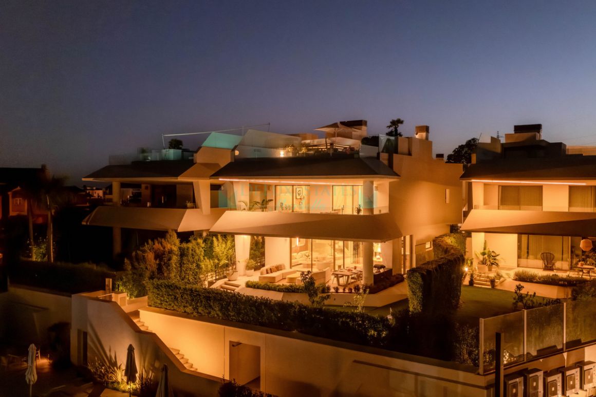 Villa for sale in Nueva Andalucia