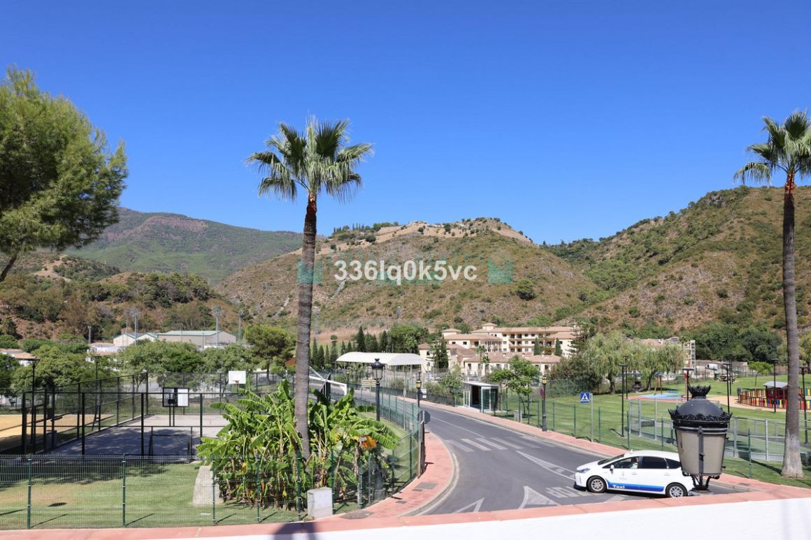 Apartment for sale in Benahavis