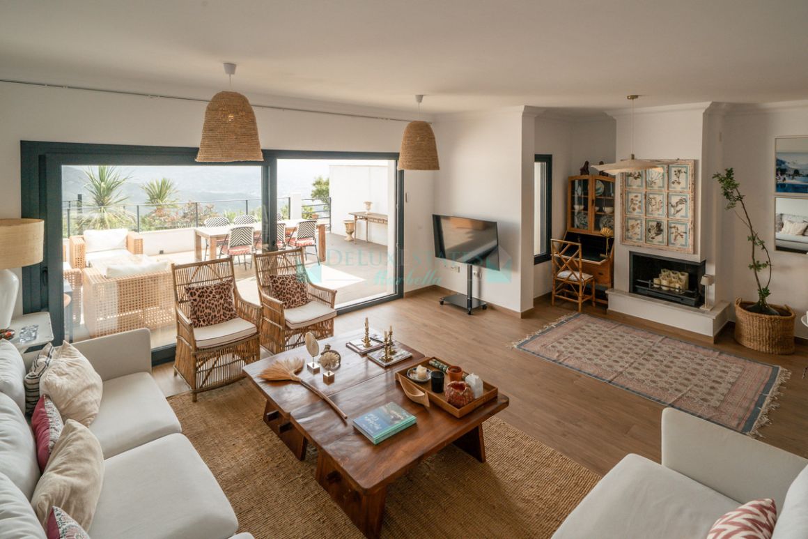 Villa Pareada en venta en  La Mairena, Marbella Este