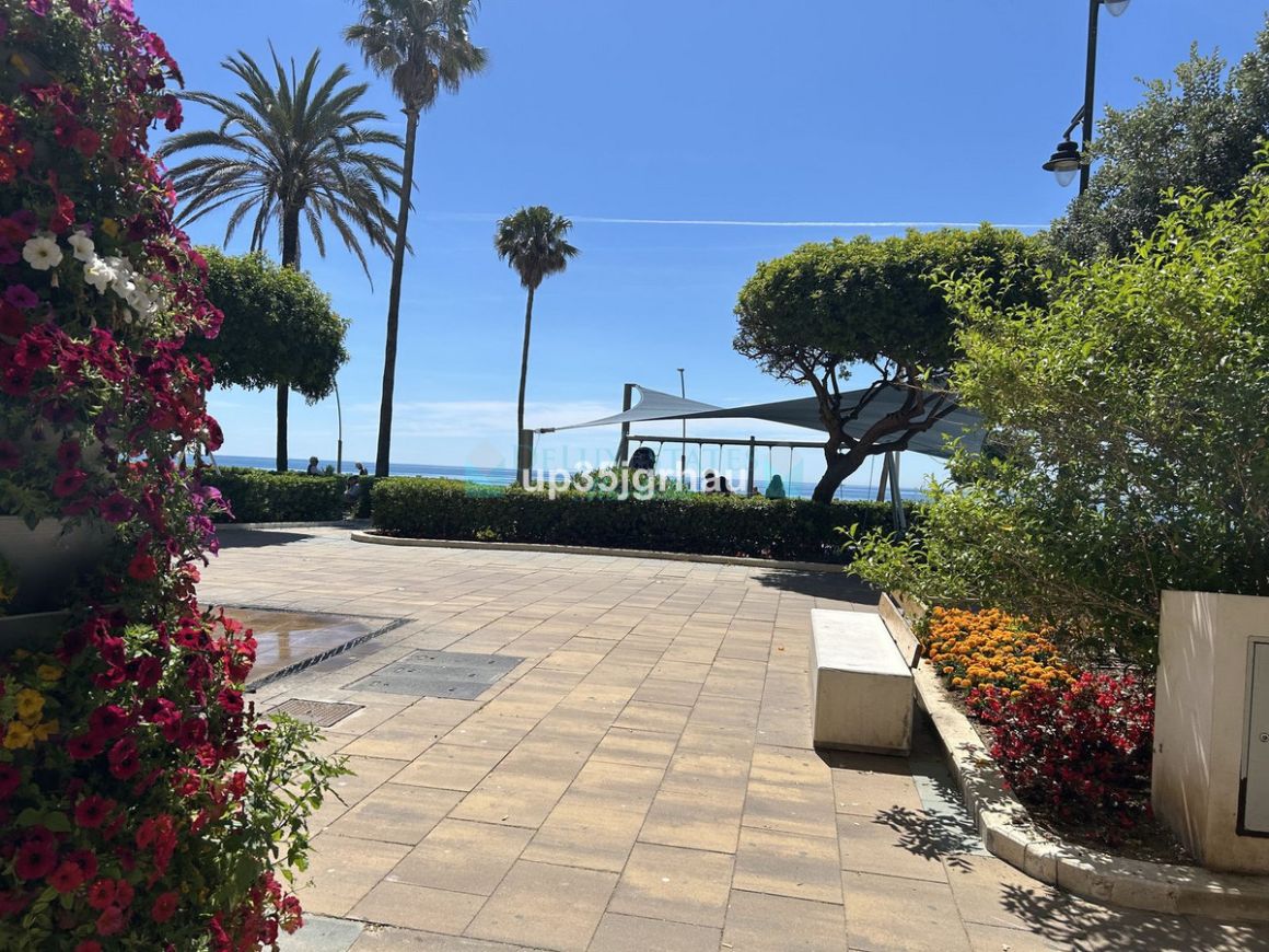 Apartment for sale in Estepona
