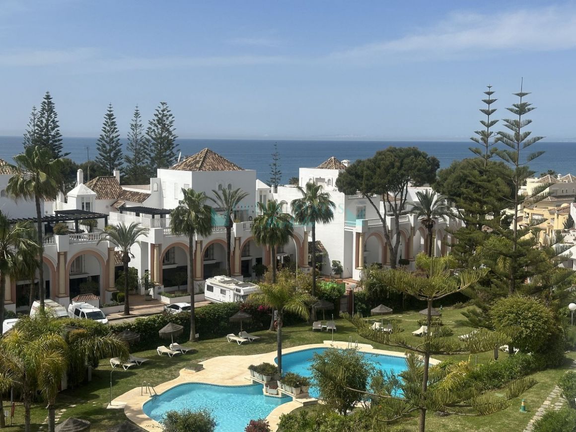 Ático en venta en  Elviria, Marbella Este